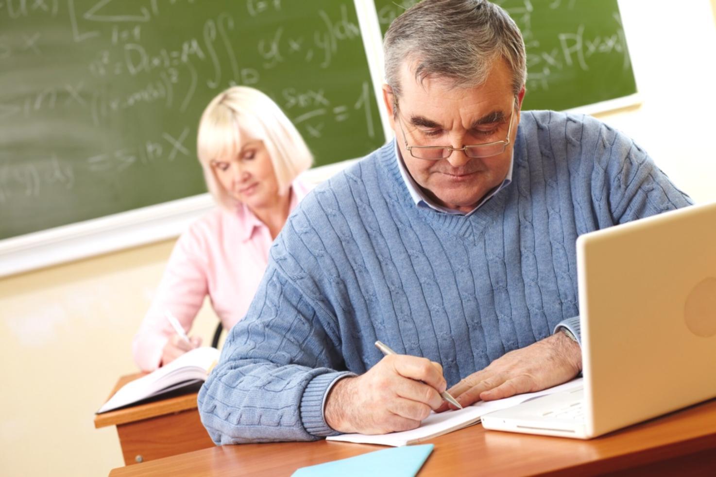 Процесс создания дизайна логотипа студентами